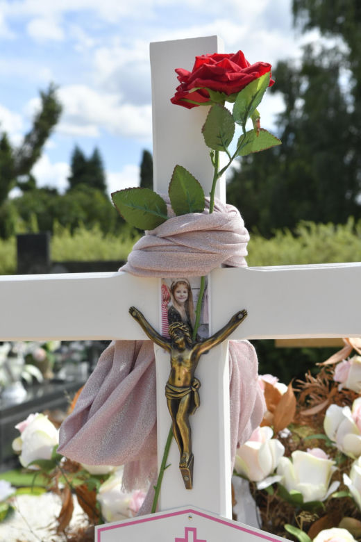 Sandrę pokonał guz mózgu. Miała zaledwie 6 lat. Widok jej grobu łamie serce [ZDJĘCIA]