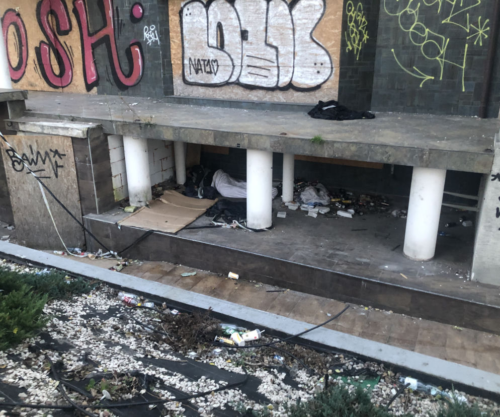 Bezdomni koczują w Czarnym Kocie