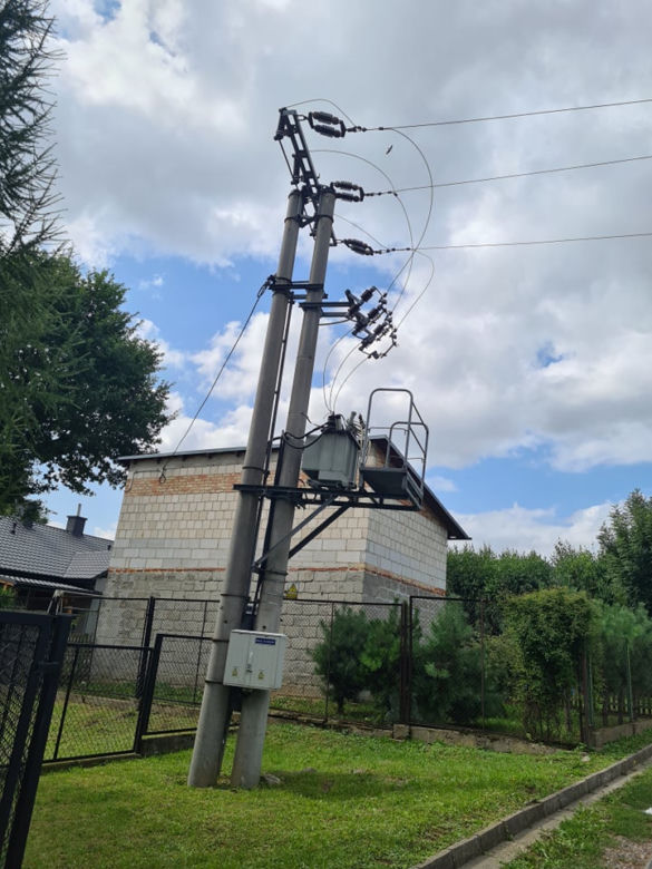 Chłopiec porażony prądem walczy o życie! Wspiął się na słup energetyczny w Racławówce [ZDJĘCIA]