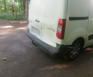 Jazda na zderzaku przyczyną wypadku. Na al. Wojska Polskiego w Olsztynie zderzyły się trzy auta