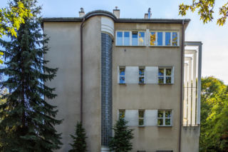 Złośliwi nazwali jego willę domem z termometrem. Obłą klatkę schodową obłożył luksferami. Willa architekta Ambroziewicza na Saskiej Kępie