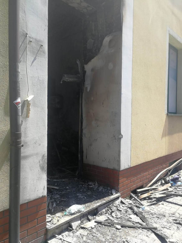 Pożar bloku w Tarnowie. Włóczęga posłał 12 osób do szpitala. Wśród poszkodowanych są dzieci