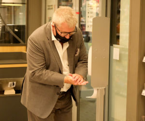 Ryszard Czarnecki świętował hot-dogiem