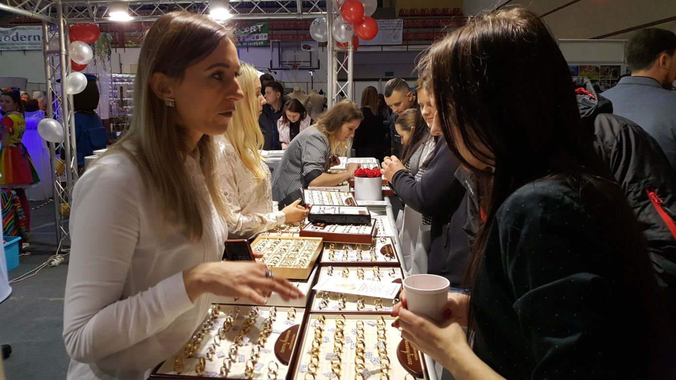 Samochody, suknie, biżuteria, torty. Ślub jak z bajki w Nowym Sączu 