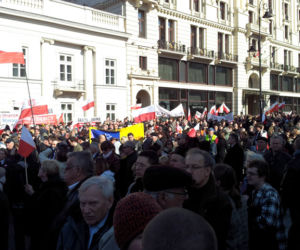 II rocznica SMOLEŃSKA: OBROŃCY KRZYŻA znów przed Pałacem Prezydenckim