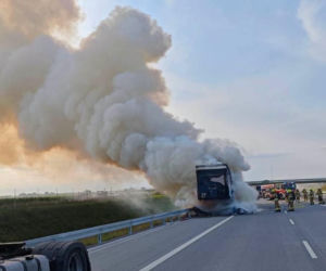 Pożar naczepy spowodował utrudnienia na A2 w powiecie siedleckim