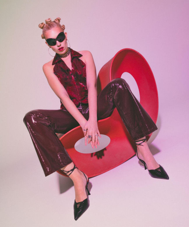 Joulie Fox wyśpi się po śmierci. Nowy album artystki już jest!