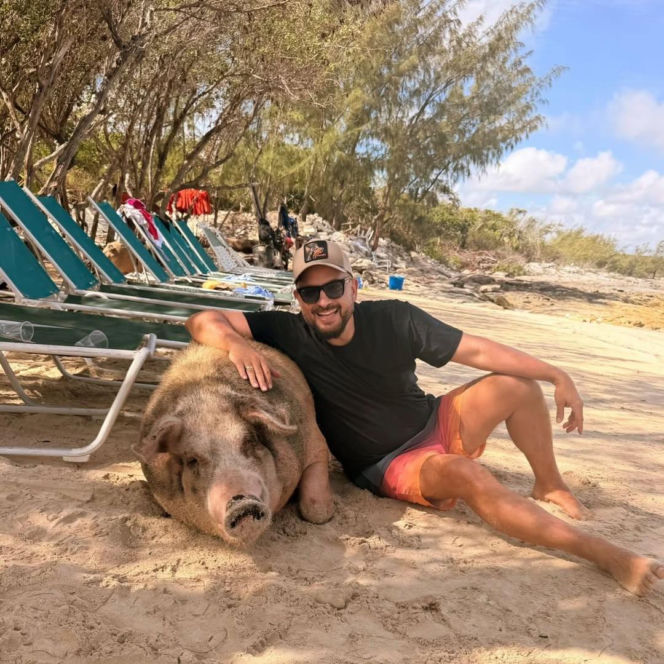 Agustin Egurrola ma żonę Dianę