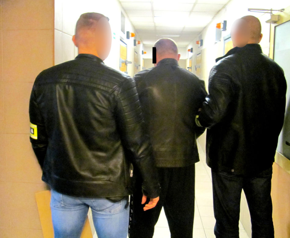 Zatrzymany w rękach policji