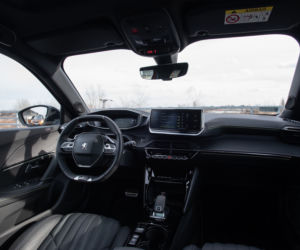 Peugeot 2008 GT Line vs Renault Captur Intens
