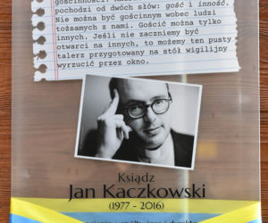 W Sopocie odsłonięto tablicę poświęconą ks. Janowi Kaczkowskiemu