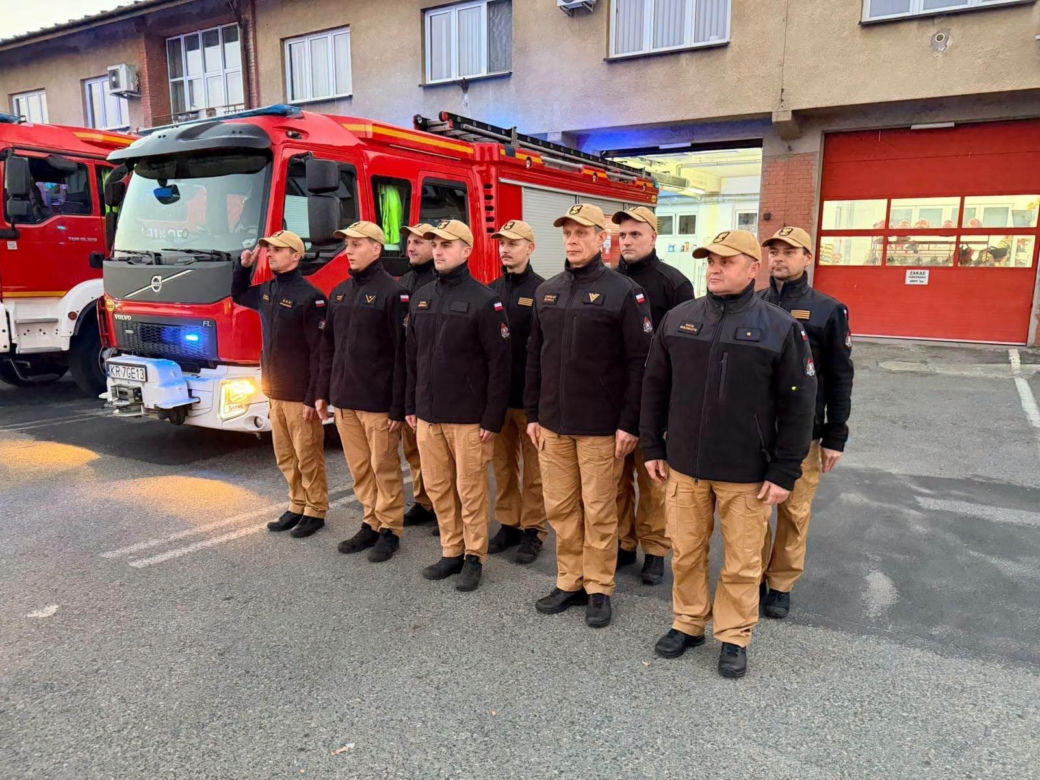 Strażackie syreny zawyły dla poległych kolegów. Żegna ich cała Polska