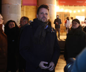 Warszawa solidarna z Ukrainą. Trzaskowski na wiecu RELACJA