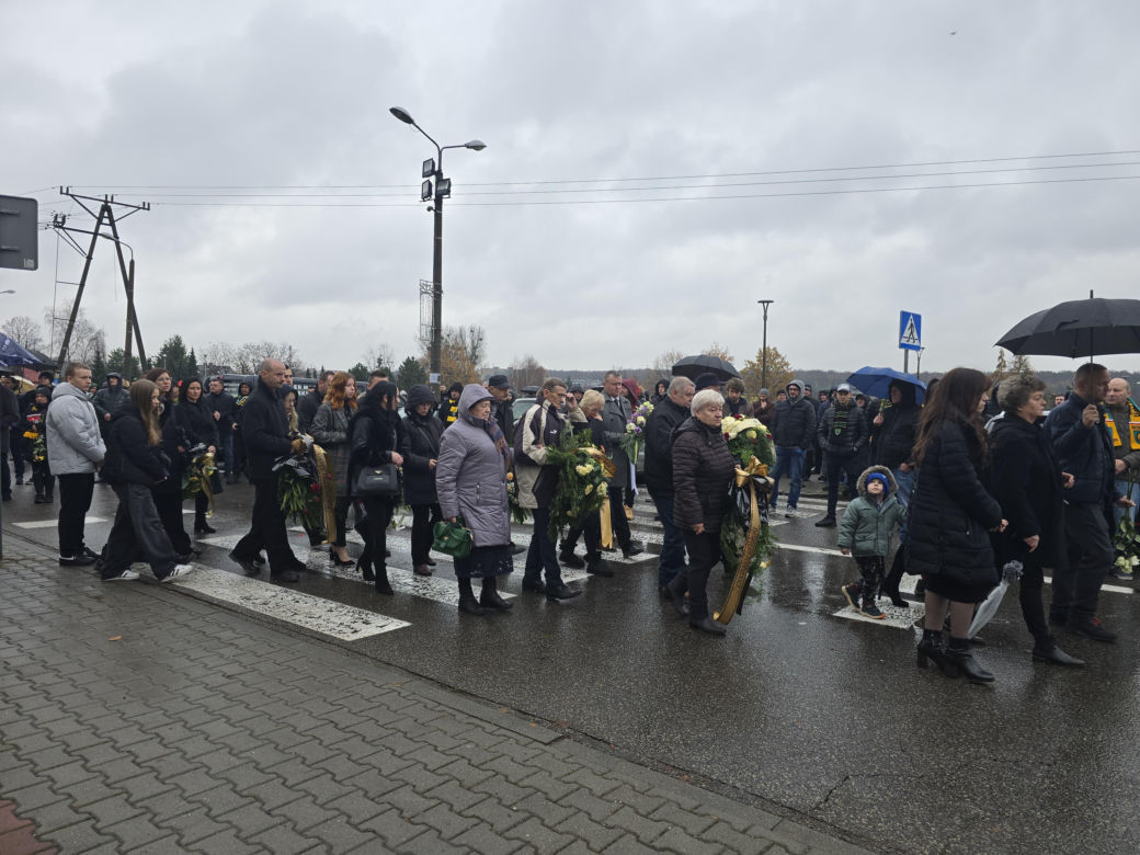 Pogrzeb Jana Furtoka w Katowicach. Tłumy kibiców i działaczy żegna legendę GKS Katowice