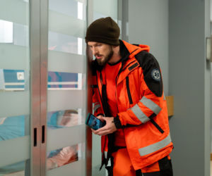 Na sygnale, odcinek 846: Ratownicy zostają uwięzieni w płonącym magazynie