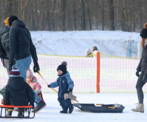To najlepsza zimowa, darmowa atrakcja w Katowicach. Tłumy na torze saneczkowym