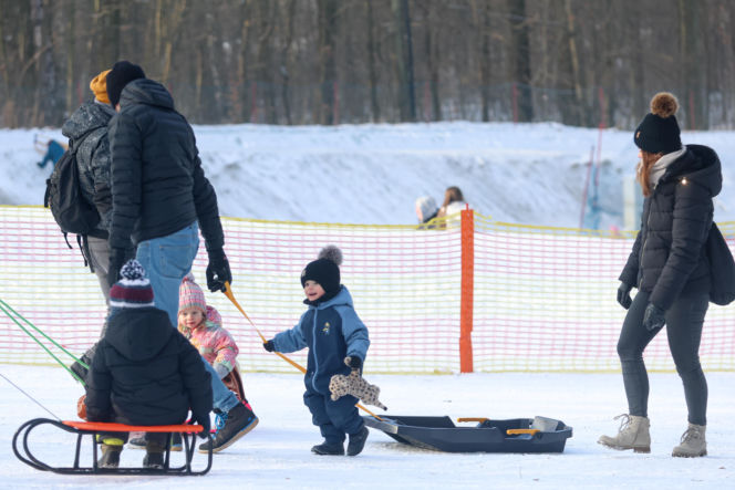To najlepsza zimowa, darmowa atrakcja w Katowicach. Tłumy na torze saneczkowym
