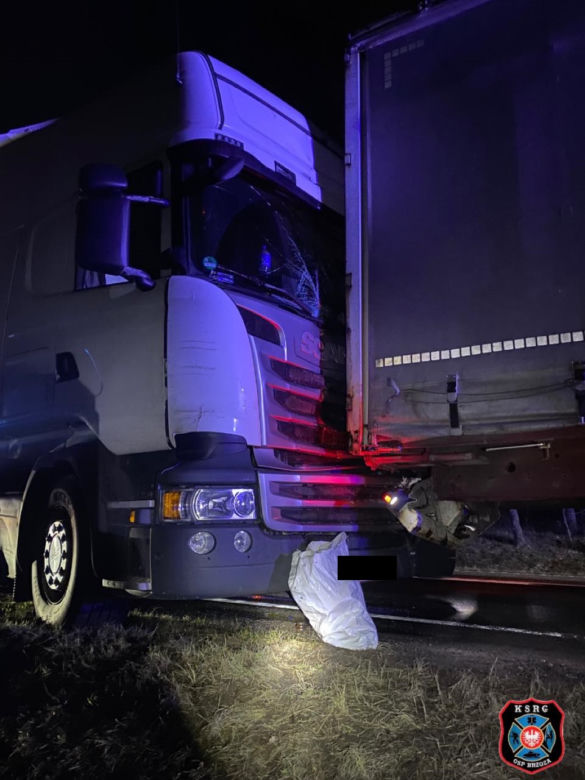 Zderzenie trzech ciężarówek i dostawczaka na DK 10! Droga zablokowana na kilka godzin 