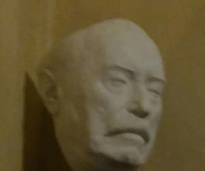 Syn buduje pomnik Brunerowi