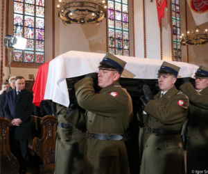 Czekali z pogrzebem na Kaczyńskiego