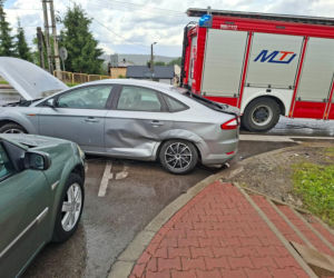 Groźna kolizja na DK 42 w Stykowie. Na skrzyżowaniu zderzyły się Ford, DAF i Renault