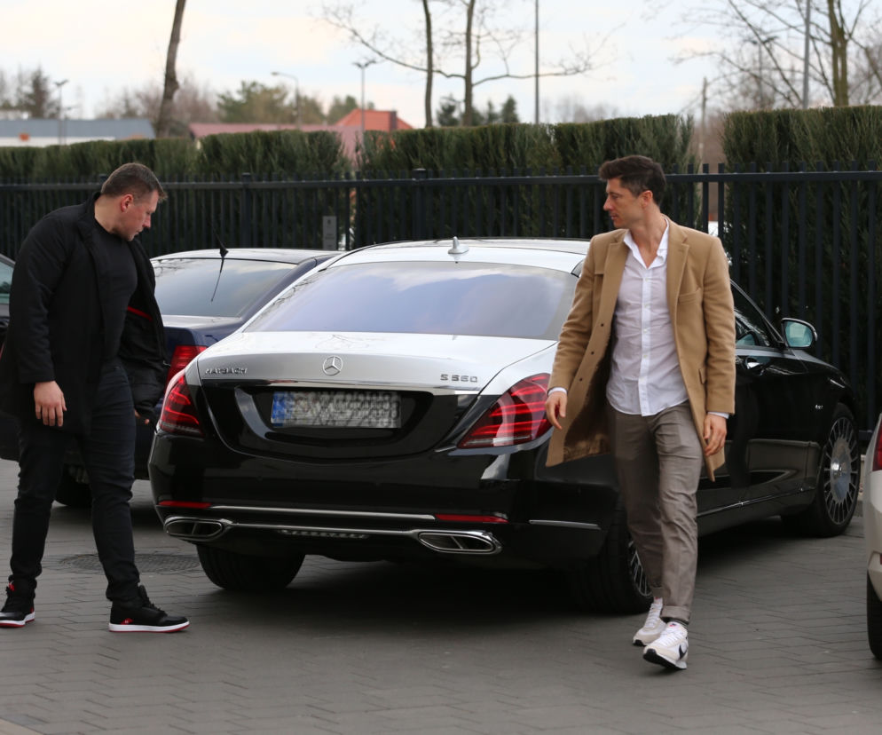 Robert Lewandowski przyjechał Mercedesem-Maybachem na zgrupowanie kadry