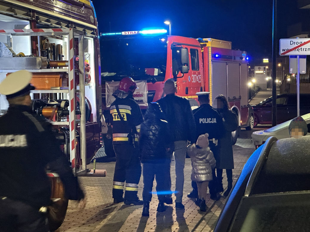 Pijana policjantka wiozła autem dzieci. Jej samochód wylądował na boku. Funkcjonariuszka została zawieszona