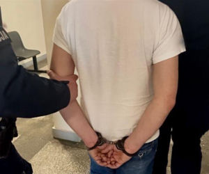 Kierujący miał sądowy zakaz, a pasażer posiadał narkotyki. Zostali zatrzymani przez malborskich kryminalnych