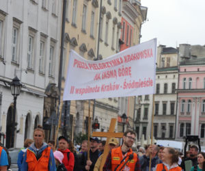 „Niesiemy ludzi do Boga”. Wspólnoty 46. Pieszej Pielgrzymki Krakowskiej na Jasną Górę 