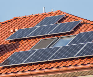 Zainstalowałeś fotowoltaikę, masz szansę na dotację. NFOŚiGW łata dziurę po Mój Prąd 6.0 – jednak nie wszyscy skorzystają