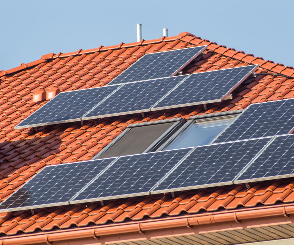 Zainstalowałeś fotowoltaikę, masz szansę na dotację. NFOŚiGW łata dziurę po Mój Prąd 6.0 – jednak nie wszyscy skorzystają