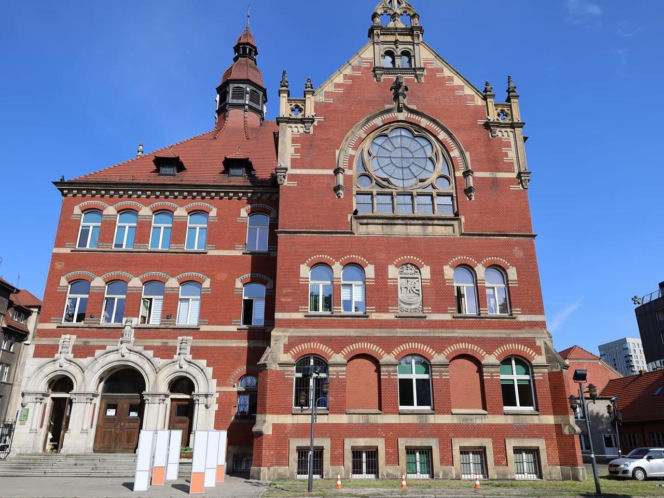 5. III LO im. Adama Mickiewicza w Katowicach