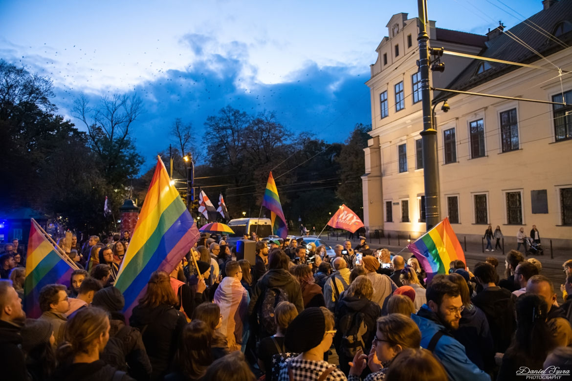Tańczący protest pod krakowską kurią