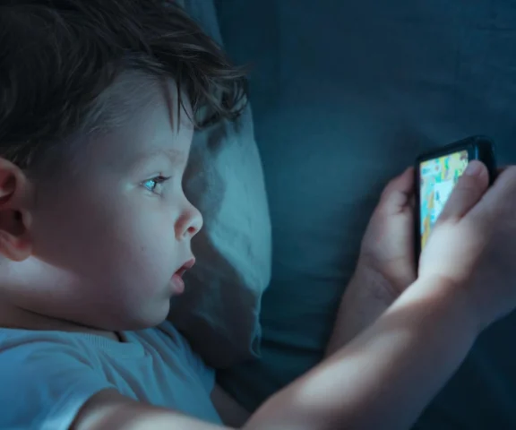 Gry i bajki mogą uczyć! Odkryj, jak wykorzystać technologię dla rozwoju dziecka, zamiast jej zakazywać