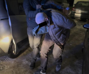 Seria włamań w Warszawie. Policjanci czekali, aż złodzieje opuszczą okradzioną posesję