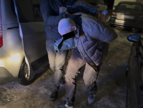 Seria włamań w Warszawie. Policjanci czekali, aż złodzieje opuszczą okradzioną posesję