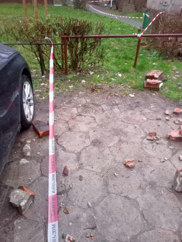 Katastrofa budowlana na Woli. Runął ceglany mur 
