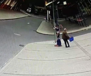 W kilkadziesiąt sekund zabił pana Franciszka. Wstrząsający film z targu w Rawie Mazowieckiej