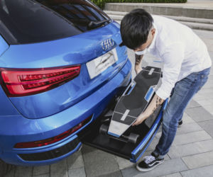 Audi Q3 z elektryczną deskorolką