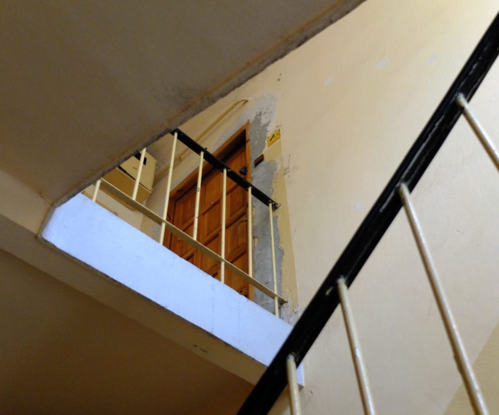 Groził, że wysadzi blok, bo nie pozwolili mu palić ogniska w przedpokoju