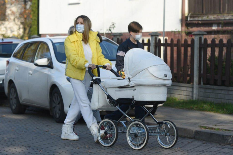 Pierwszy spacer Małgorzaty Rozenek z dziećmi po kwarantannie
