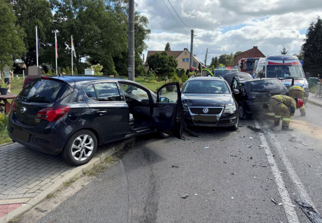 Dramatyczny finał pościgu! 17-latek uciekał przed policją, 5 osób trafiło do szpitala