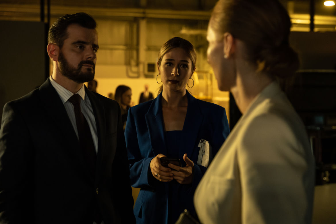 Wotum nieufności, odcinek 6. Milena (Zofia Wichłacz), Daria Seyda (Katarzyna Dąbrowska), Patryk Hauer (Antoni Pawlicki)