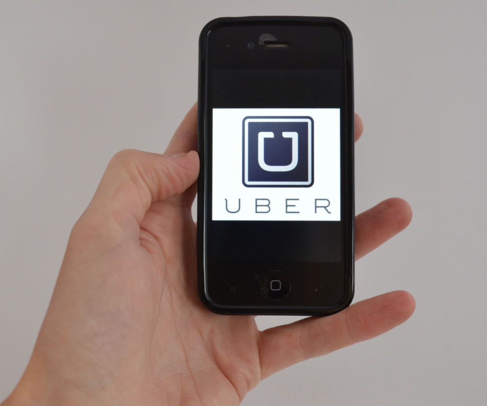 Uber, telefon z aplikacją Ubera, taksówki na telefon