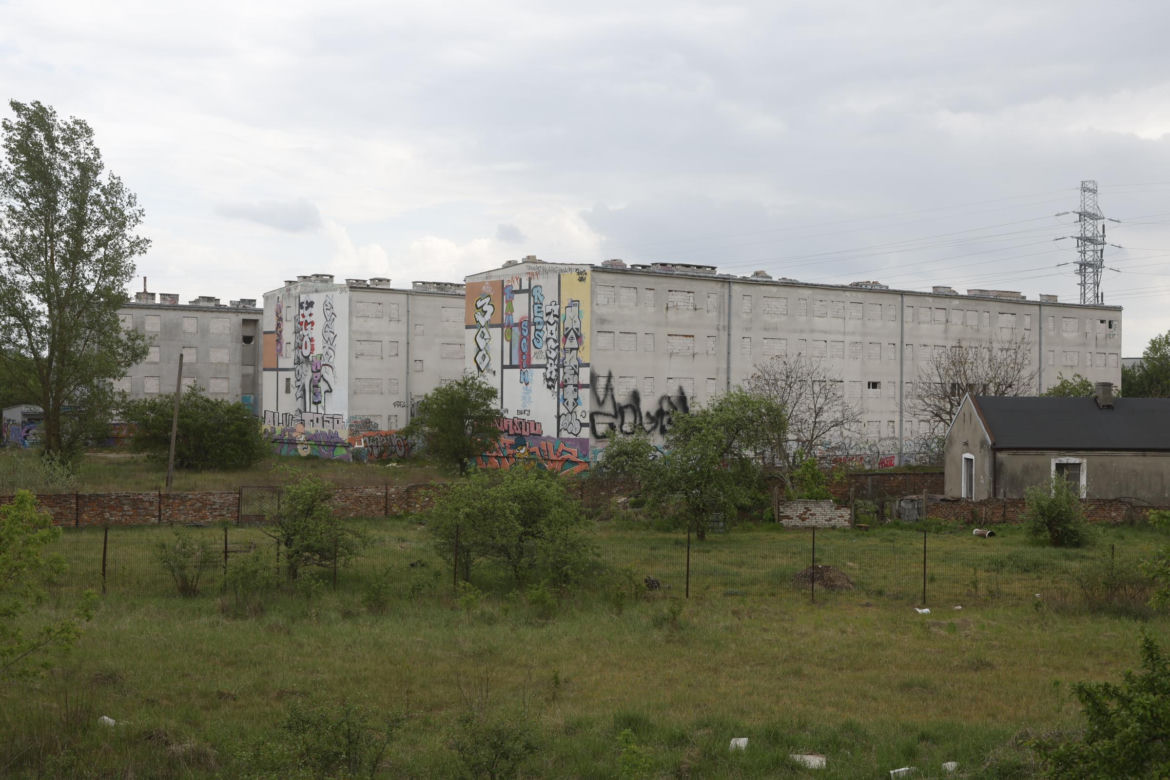 „Czarnobyl” Warszawy zniknie z mapy. „Smród, fetor i grzyb”. Tak wyglądało życie w „13 dzielnicy”