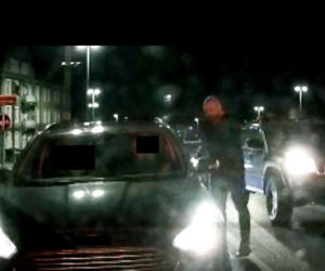 Ten mężczyzna groził innemu kierowcy. Poszukuje go policja