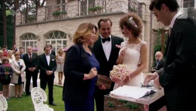 2XL odcinek 13. Laura (Edyta Jungowska), Lilka (Julia Wyszyńska)