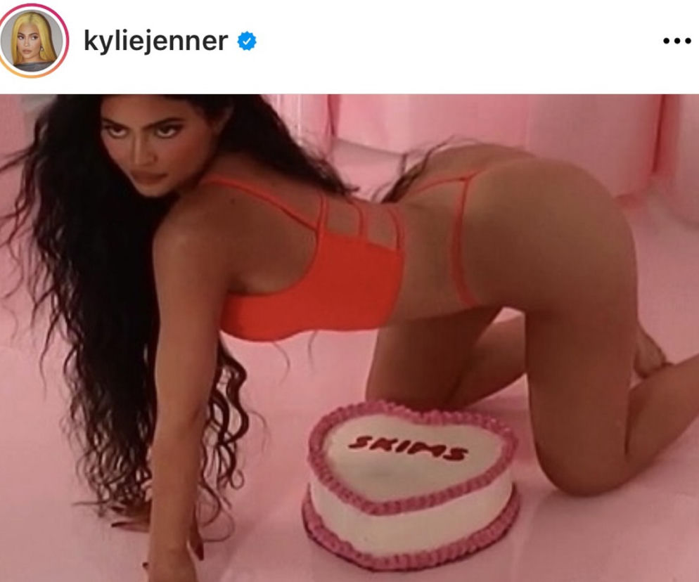 Kim Kardashian rozebrała swoje siostry