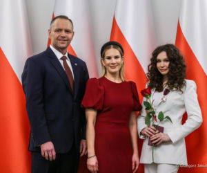 Marta Nawrocka w czerwieni