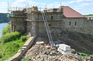 Odbudowa zamku w Dobczycach